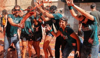 Do we love tomatoes?! – La Tomatina 2014