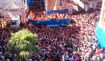 Do we love tomatoes?! – La Tomatina 2014